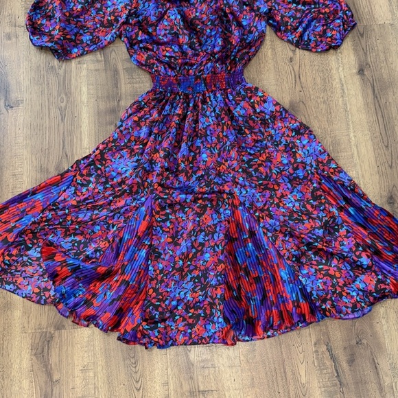 ASSORTI Floral V-Neck Dress in Red and Blue - Picture 9 of 13